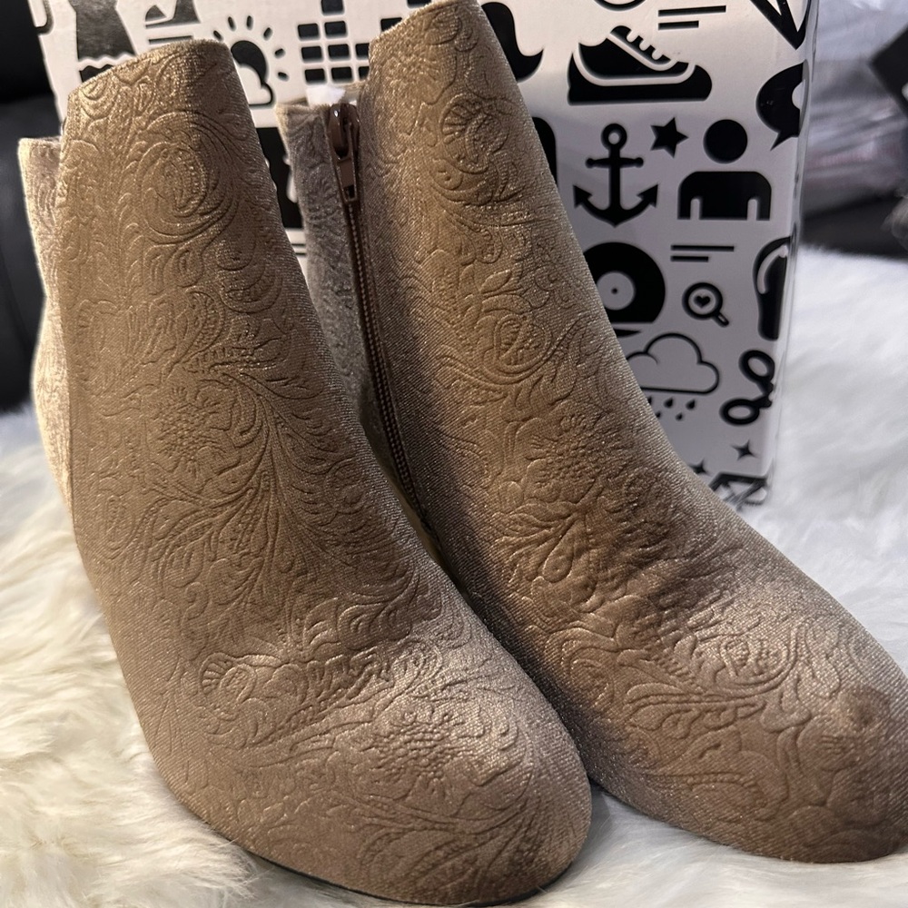 BAMBOO Textured Brown‎ Ankle Booties. Camel color; new in box